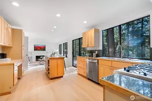 22013 SE 33rd St, Sammamish, WA 98075 - Photo 9