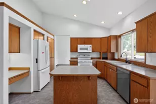 844 Holbeck Dr, Camano Island, WA 98282 - Photo 7