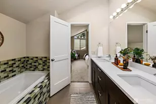 2626 4th Ave N, Seattle, WA 98109 - Photo 21