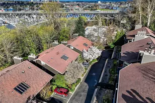 2626 4th Ave N, Seattle, WA 98109 - Photo 31