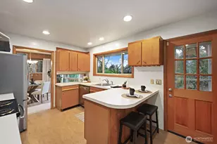 135 NE 135th St, Seattle, WA 98125 - Photo 9