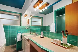 135 NE 135th St, Seattle, WA 98125 - Photo 17