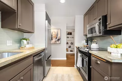 2101 Nob Hill Avenue N #1B, Seattle, WA 98109 - Photo 7