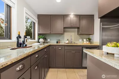 2101 Nob Hill Avenue N #1B, Seattle, WA 98109 - Photo 5