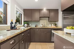 2101 Nob Hill Ave N, Seattle, WA 98109 - Photo 5