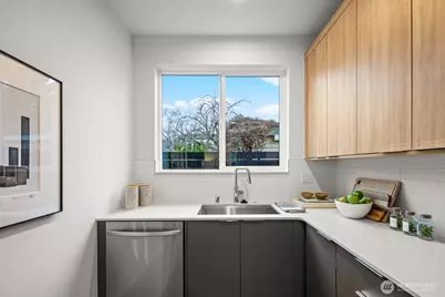 713 B N 70th Street, Seattle, WA 98103 - Photo 9