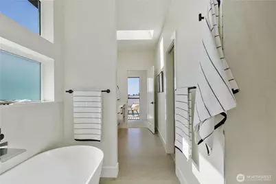 9015 14th Avenue SW, Seattle, WA 98106 - Photo 29