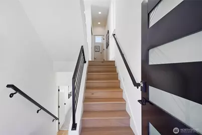 9015 14th Avenue SW, Seattle, WA 98106 - Photo 3