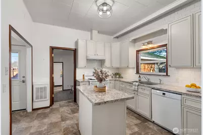 709 W Plum Street, Centralia, WA 98531 - Photo 9