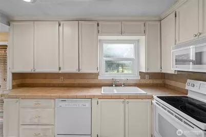 7601 25th Avenue E, Tacoma, WA 98404 - Photo 9