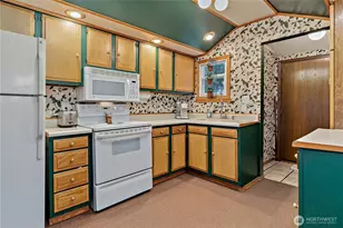 1439 S 99th St, Seattle, WA 98108 - Photo 5