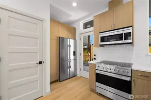 7009 9th Ave NE, Seattle, WA 98115 - Photo 7