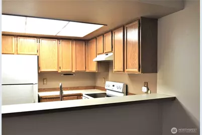 13717 Linden Avenue N #215, Seattle, WA 98133 - Photo 3