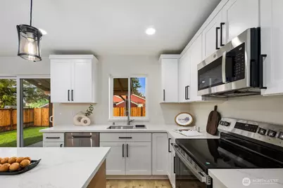 1005 117th Street S, Tacoma, WA 98444 - Photo 9