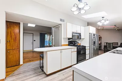 11090 25th Avenue SW, Seattle, WA 98146 - Photo 9