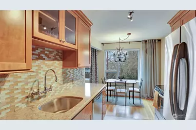 530 W Olympic Place #304, Seattle, WA 98119 - Photo 11