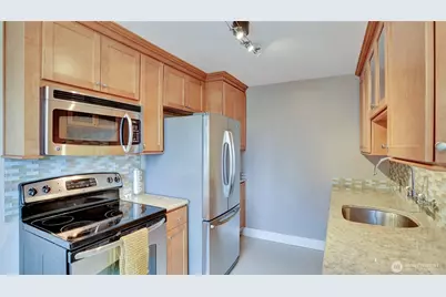 530 W Olympic Place #304, Seattle, WA 98119 - Photo 9