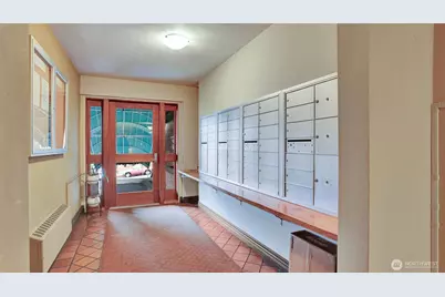 530 W Olympic Place #304, Seattle, WA 98119 - Photo 15