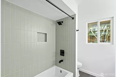 11721 24th Avenue NE, Seattle, WA 98125 - Photo 17