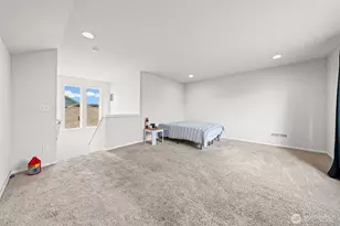 10586 189th St E, Puyallup, WA 98374 - Photo 11