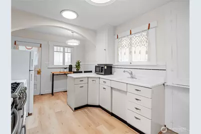 9701 Roosevelt Way NE, Seattle, WA 98115 - Photo 9