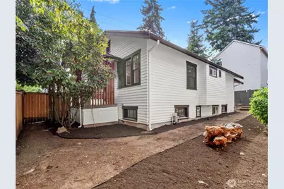 9701 Roosevelt Way NE, Seattle, WA 98115 - Photo 19