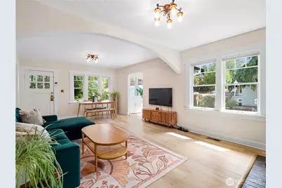 9701 Roosevelt Way NE, Seattle, WA 98115 - Photo 3