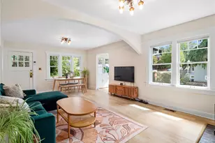 9701 Roosevelt Way NE, Seattle, WA 98115 - Photo 3