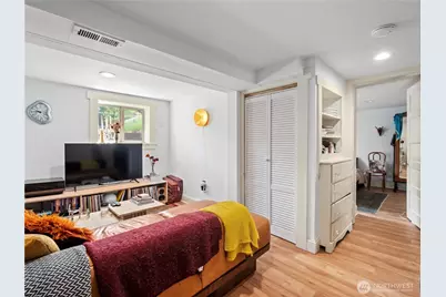 9701 Roosevelt Way NE, Seattle, WA 98115 - Photo 25