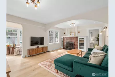 9701 Roosevelt Way NE, Seattle, WA 98115 - Photo 5