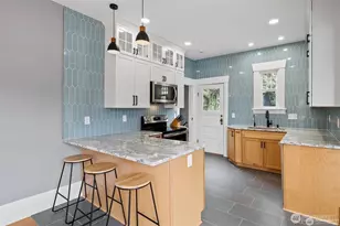 324 NE 50th St, Seattle, WA 98105 - Photo 13