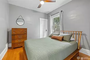 324 NE 50th St, Seattle, WA 98105 - Photo 23