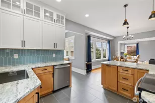 324 NE 50th St, Seattle, WA 98105 - Photo 15