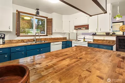 609 NW Broadway Street, Coupeville, WA 98239 - Photo 15