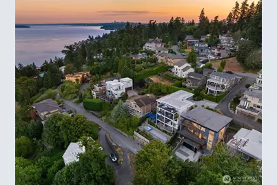 11909 90th Avenue NE, Kirkland, WA 98034 - Photo 3