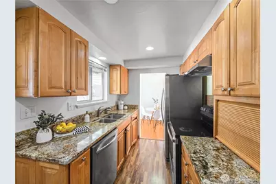 11144 Woodward Avenue S, Seattle, WA 98178 - Photo 9