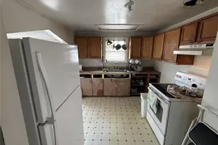 618 N 125th St, Seattle, WA 98133 - Photo 9