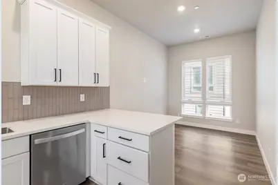 12806 66th Avenue S, Seattle, WA 98178 - Photo 3