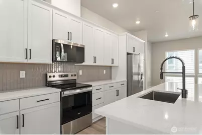 12802 66th Avenue S, Seattle, WA 98178 - Photo 15