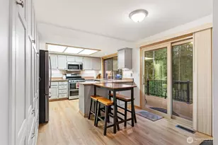 22934 SE 37th St, Sammamish, WA 98075 - Photo 13