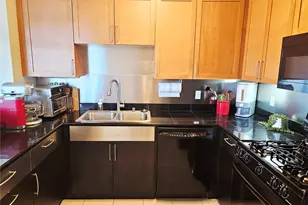 3217 Eastlake Ave E, Seattle, WA 98102 - Photo 9