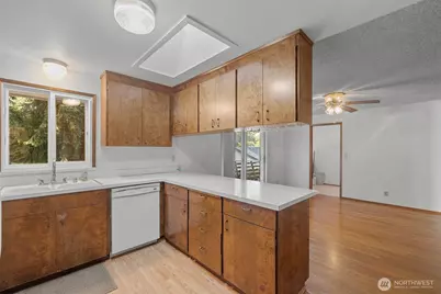 1027 S 112th Street, Seattle, WA 98168 - Photo 7