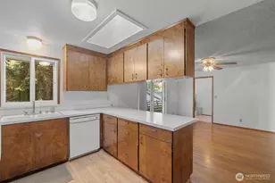 1027 S 112th St, Seattle, WA 98168 - Photo 7