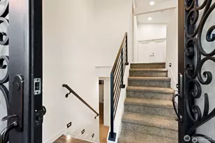 8801 NE 140th Pl, Kirkland, WA 98034 - Photo 3