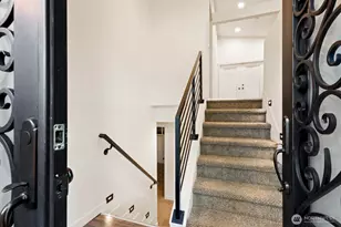 8801 NE 140th Pl, Kirkland, WA 98034 - Photo 3