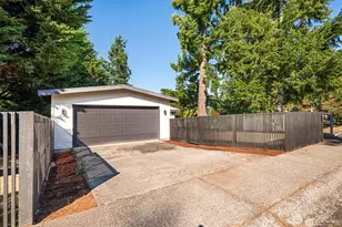 8801 NE 140th Pl, Kirkland, WA 98034 - Photo 3