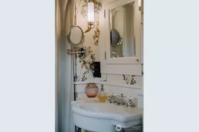 1213 E Shelby Street #15, Seattle, WA 98102 - Photo 21