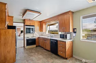 5706 S Upland Rd, Seattle, WA 98118 - Photo 9