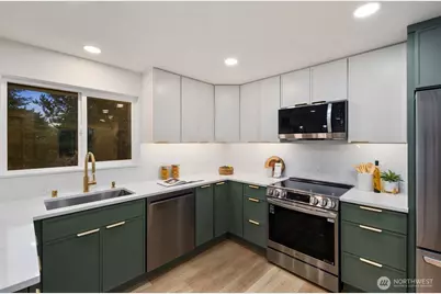 104 NE 85th Street, Seattle, WA 98115 - Photo 11