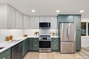 104 NE 85th St, Seattle, WA 98115 - Photo 13